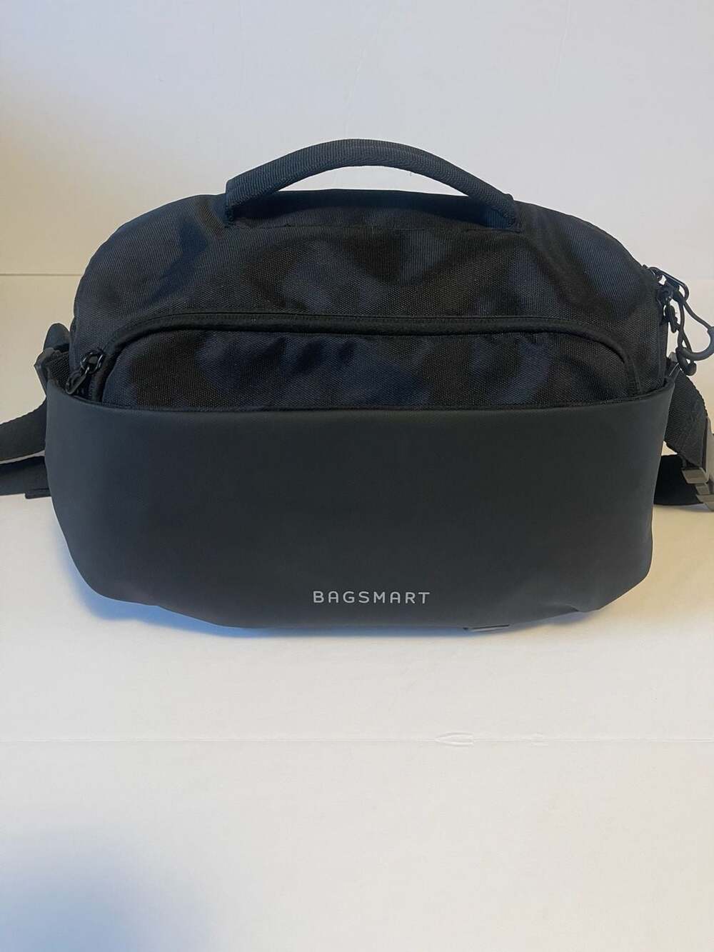 BAGSMART Soar 6L Camera Sling Bag with Tripod Holder - Black